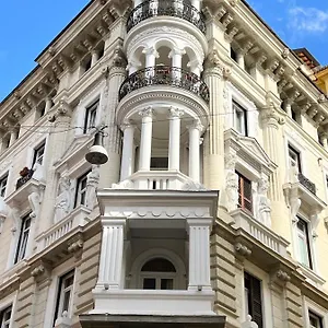 Le Petit 3*, Roma Italia